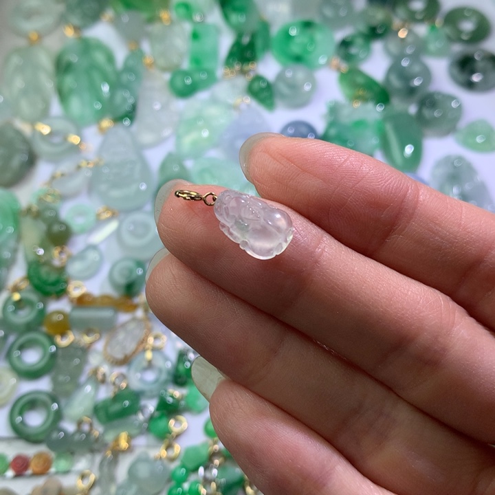 翡翠配石爱***猫貔貅提溜