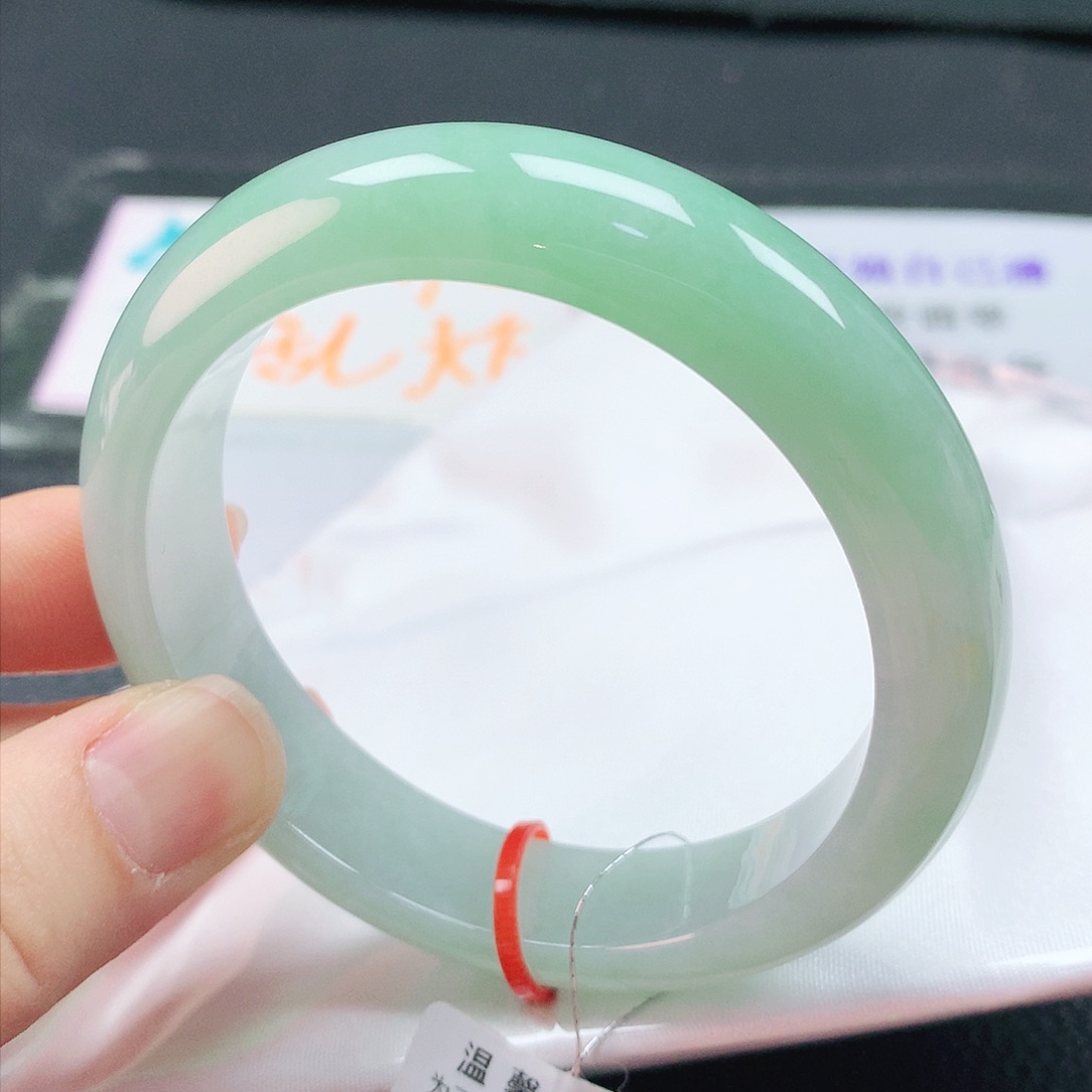 翡翠手镯未镶嵌57圈