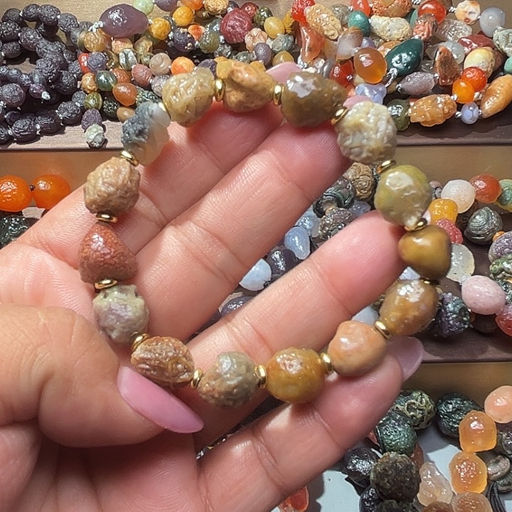 阿拉善彩玛瑙手串