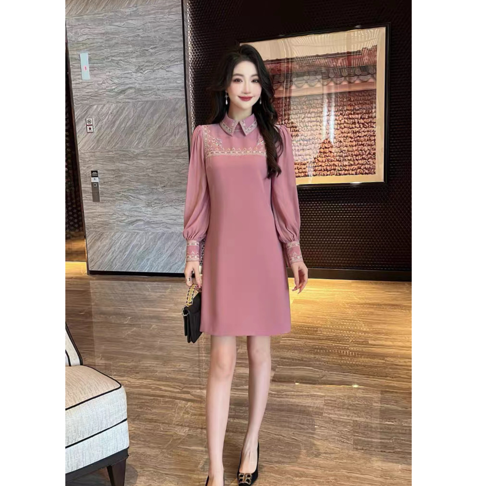 SML南油秋季新款重工时尚定位刺绣拼接透明袖连衣裙LZ41