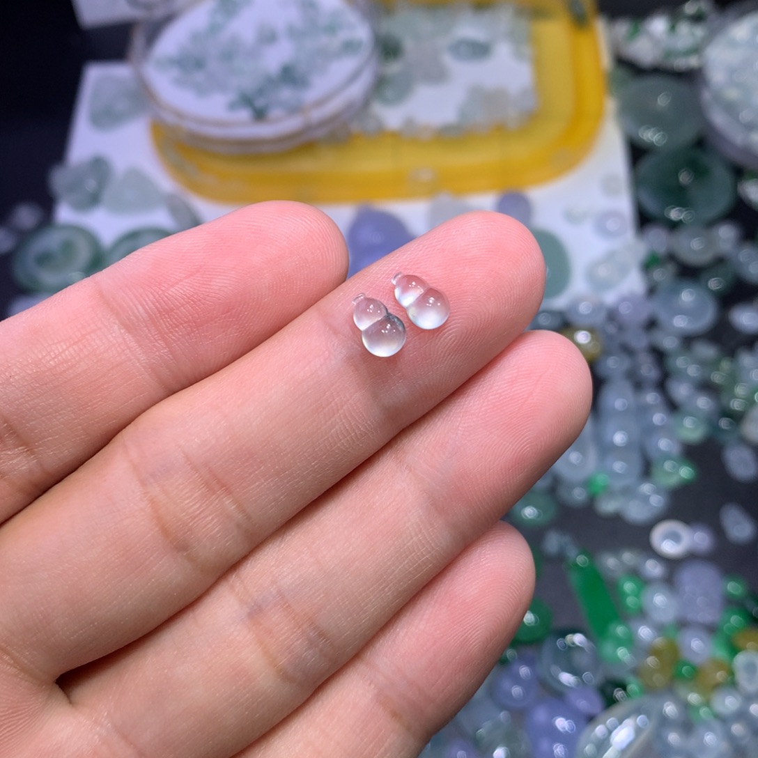 翡翠未镶嵌颈饰高冰葫芦