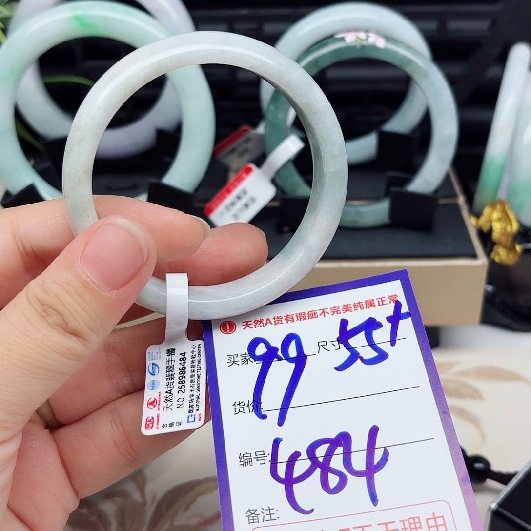 翡翠未镶嵌手镯瑕疵
