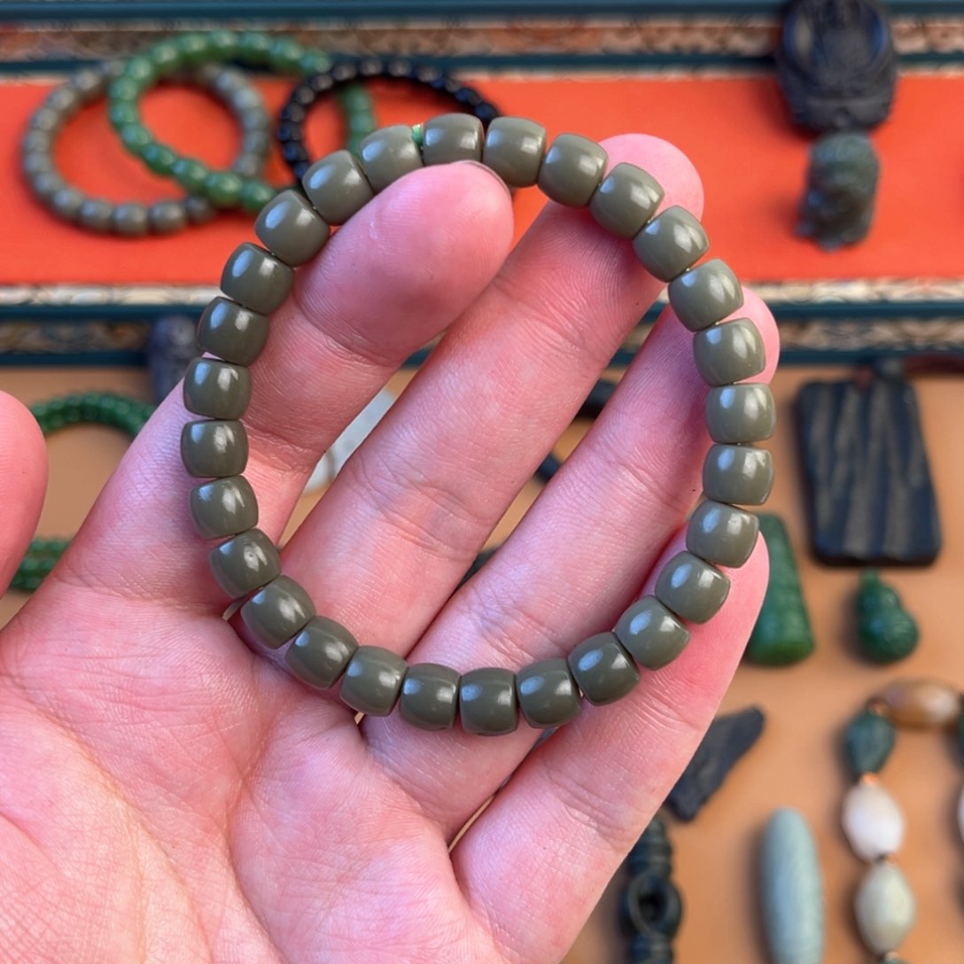 和田玉颈饰未镶嵌