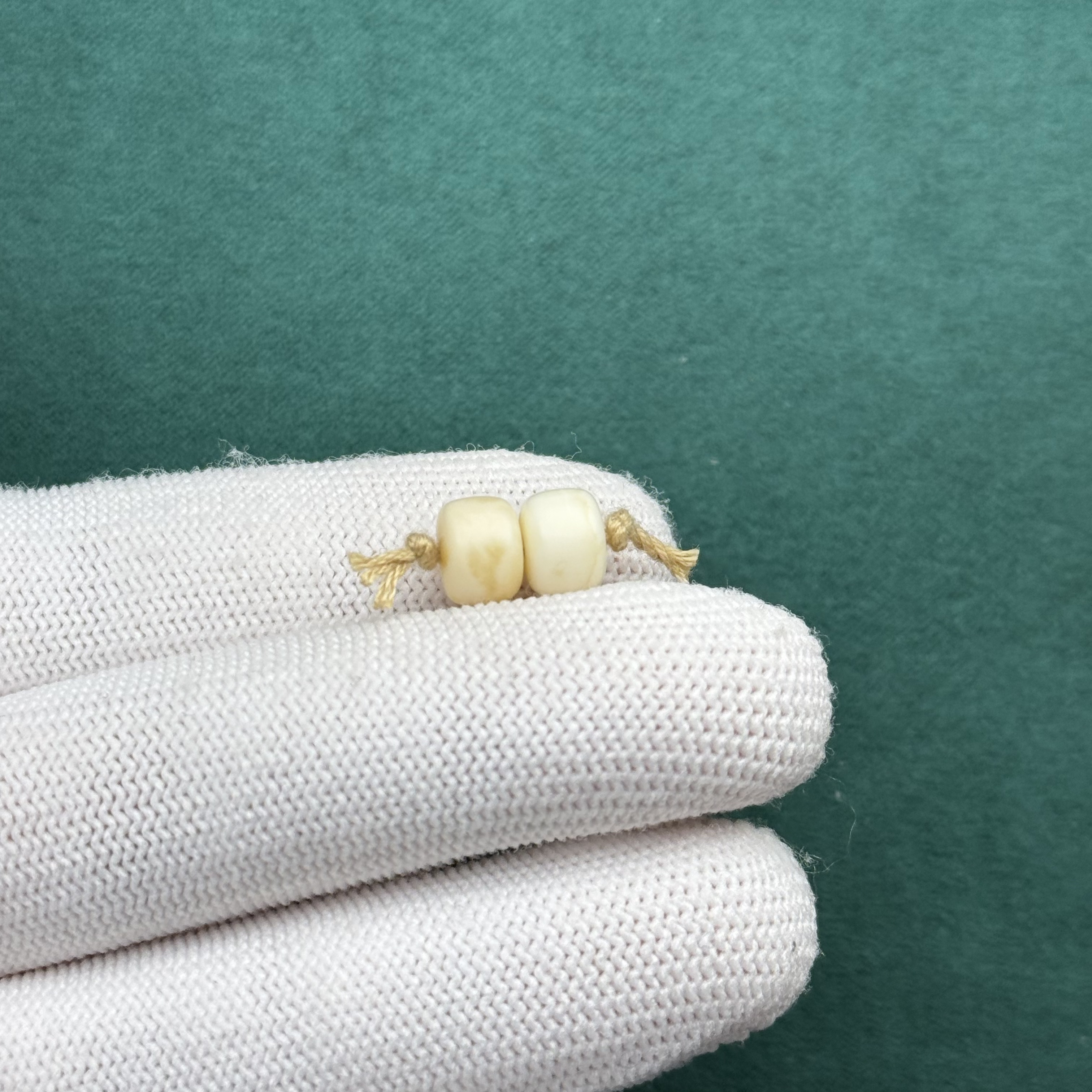 F3306天然原矿蜜蜡 对珠7.7*5.4mm 支持鉴定 假一罚十