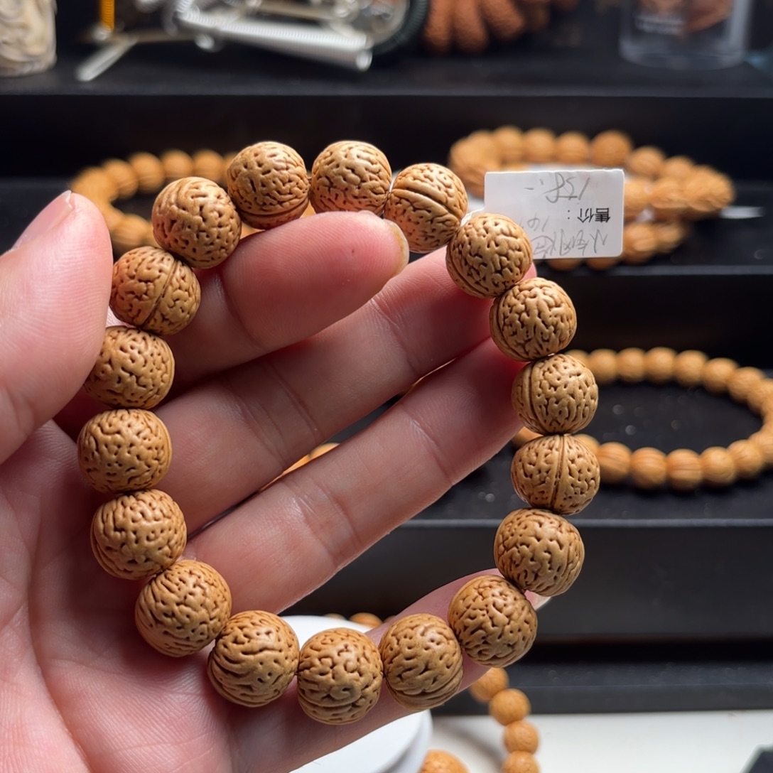 S****菩提籽类桃核手串大师钢炮