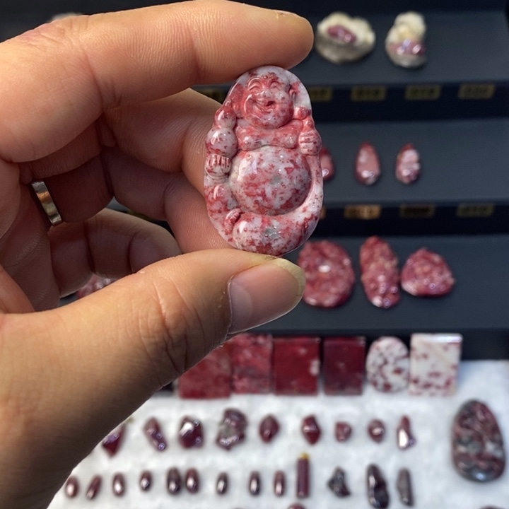 天然辰砂天然朱砂雕刻件8