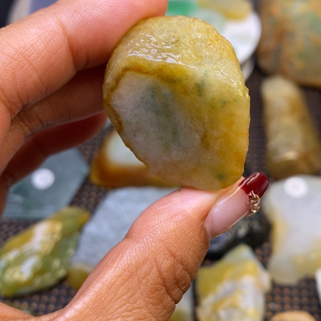 翡翠颈饰未镶嵌翡翠