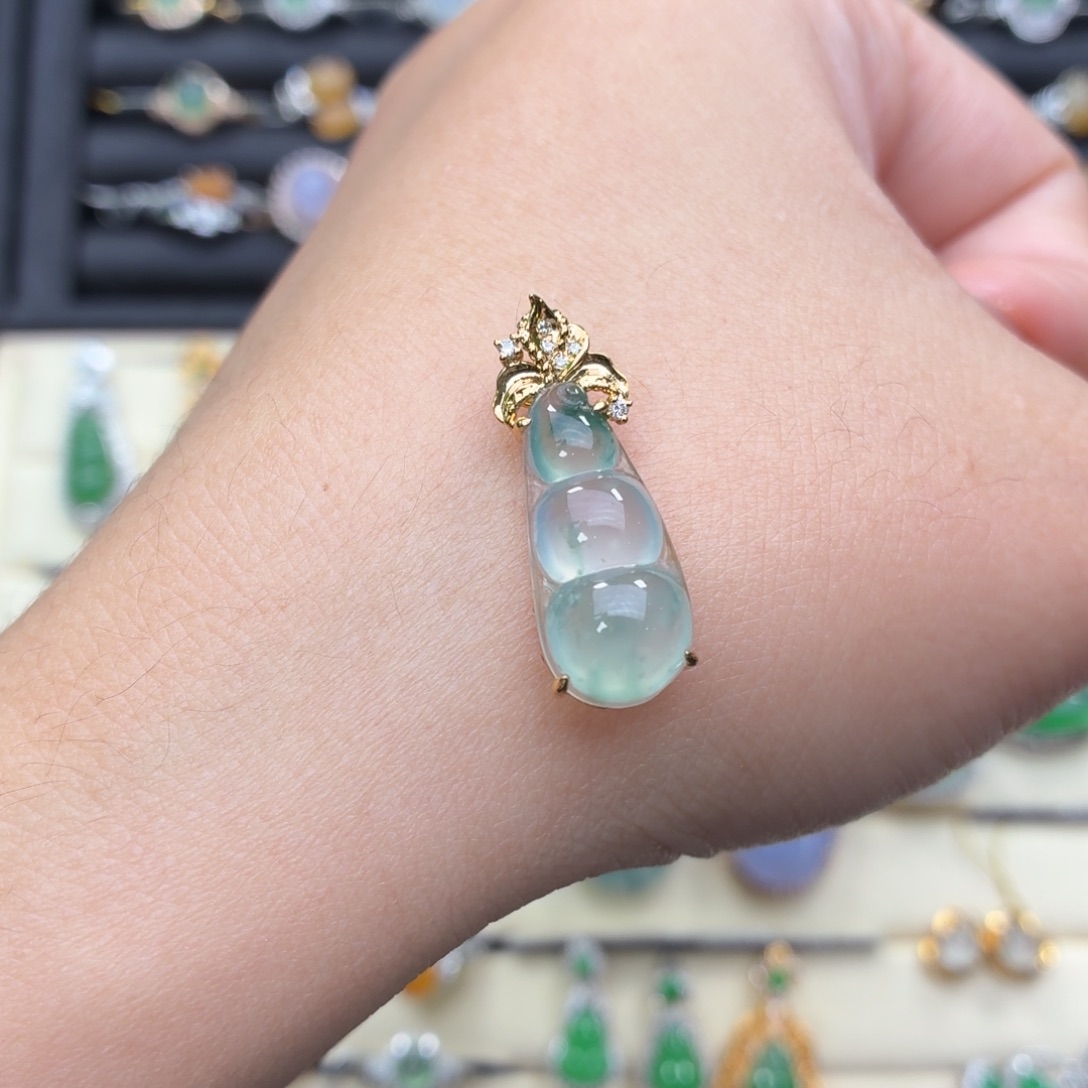 S****翡翠18K金镶嵌颈饰10元快递