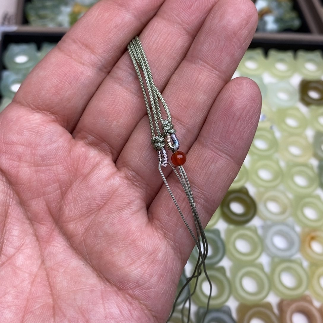 岫玉纯天然岫玉默认微瑕，不退不换未镶嵌