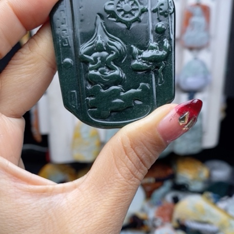 翡翠颈饰未镶嵌翡翠