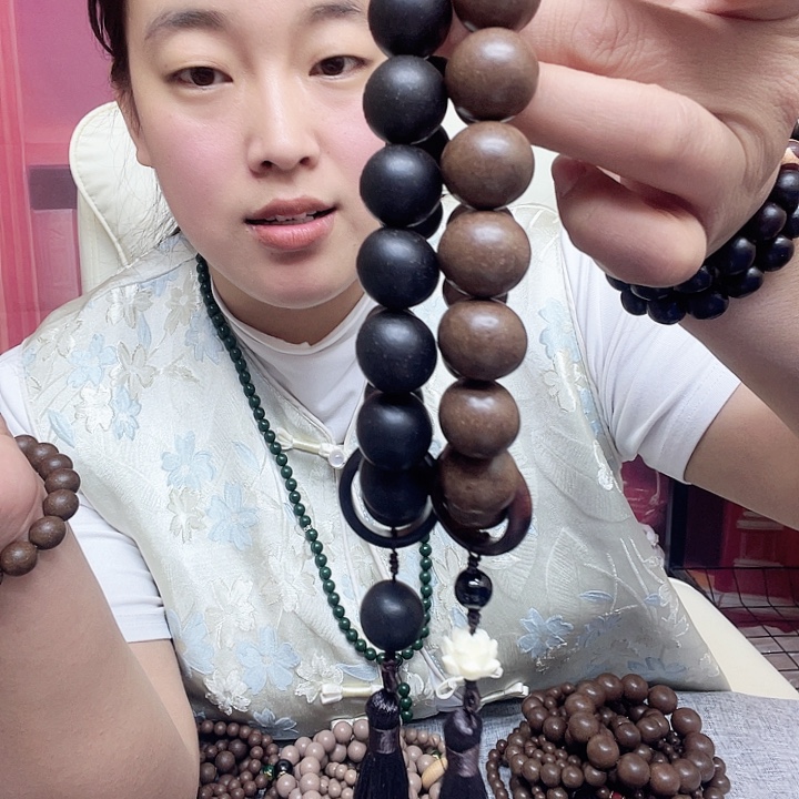 泥塑大四合1.8手持黑龙涎1.8手持