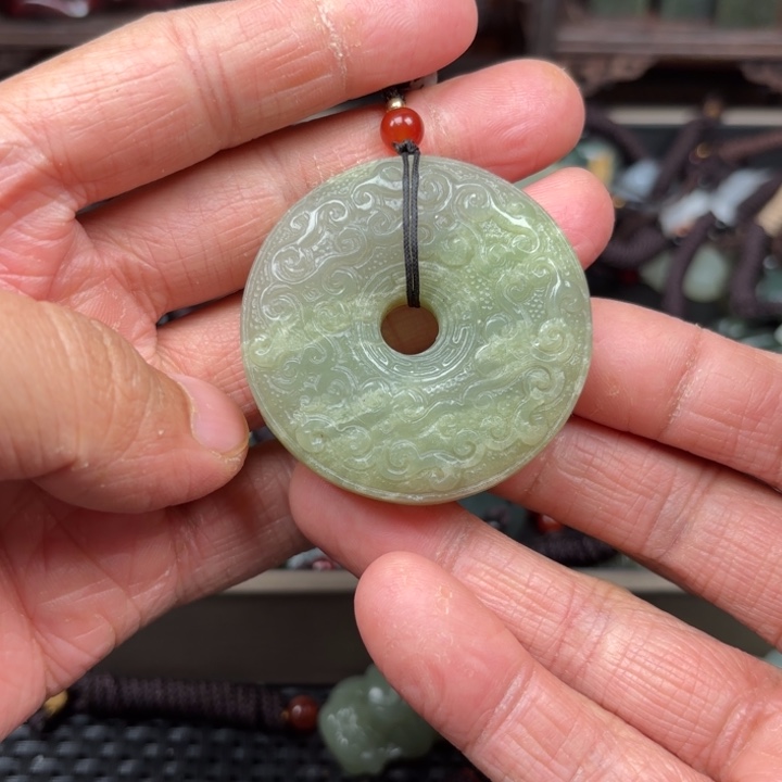 和田玉吊坠未镶嵌微瑕