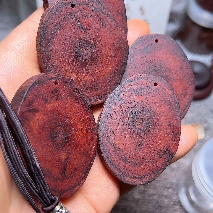 藤类降真香随形5.5左右红油红降黄金甲发其一j87