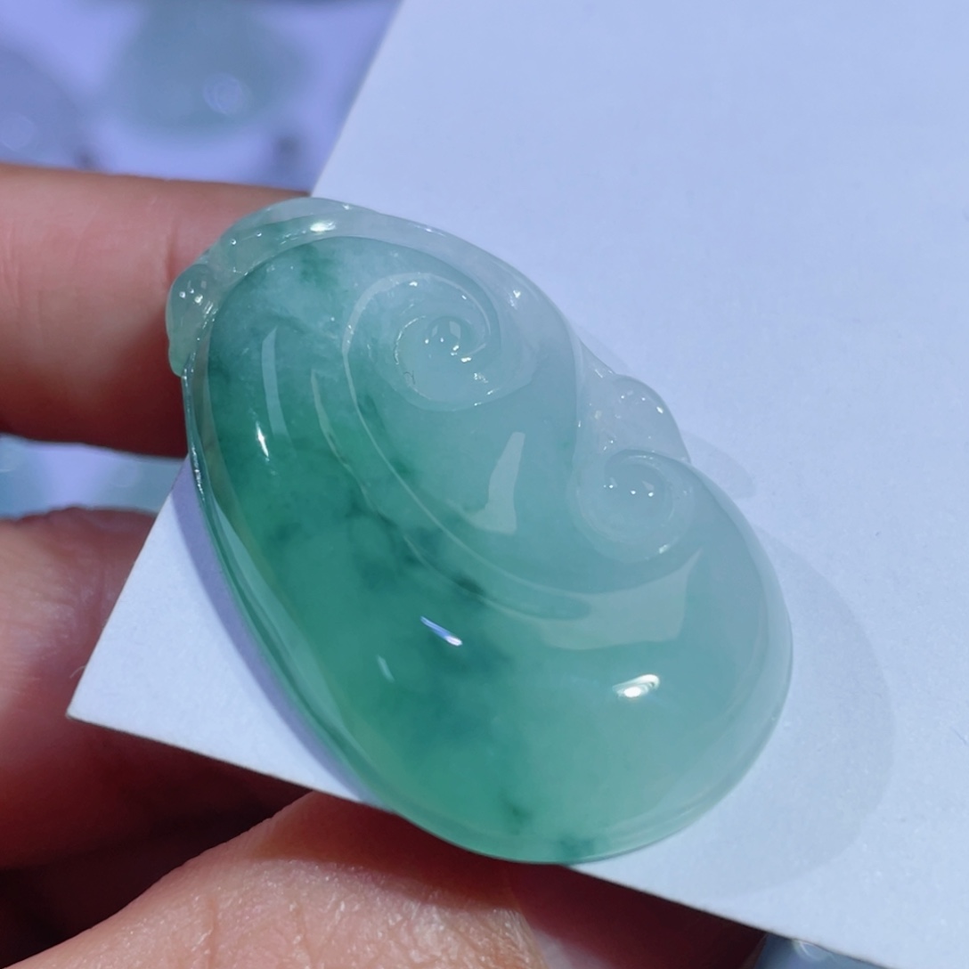 翡翠颈饰未镶嵌如意