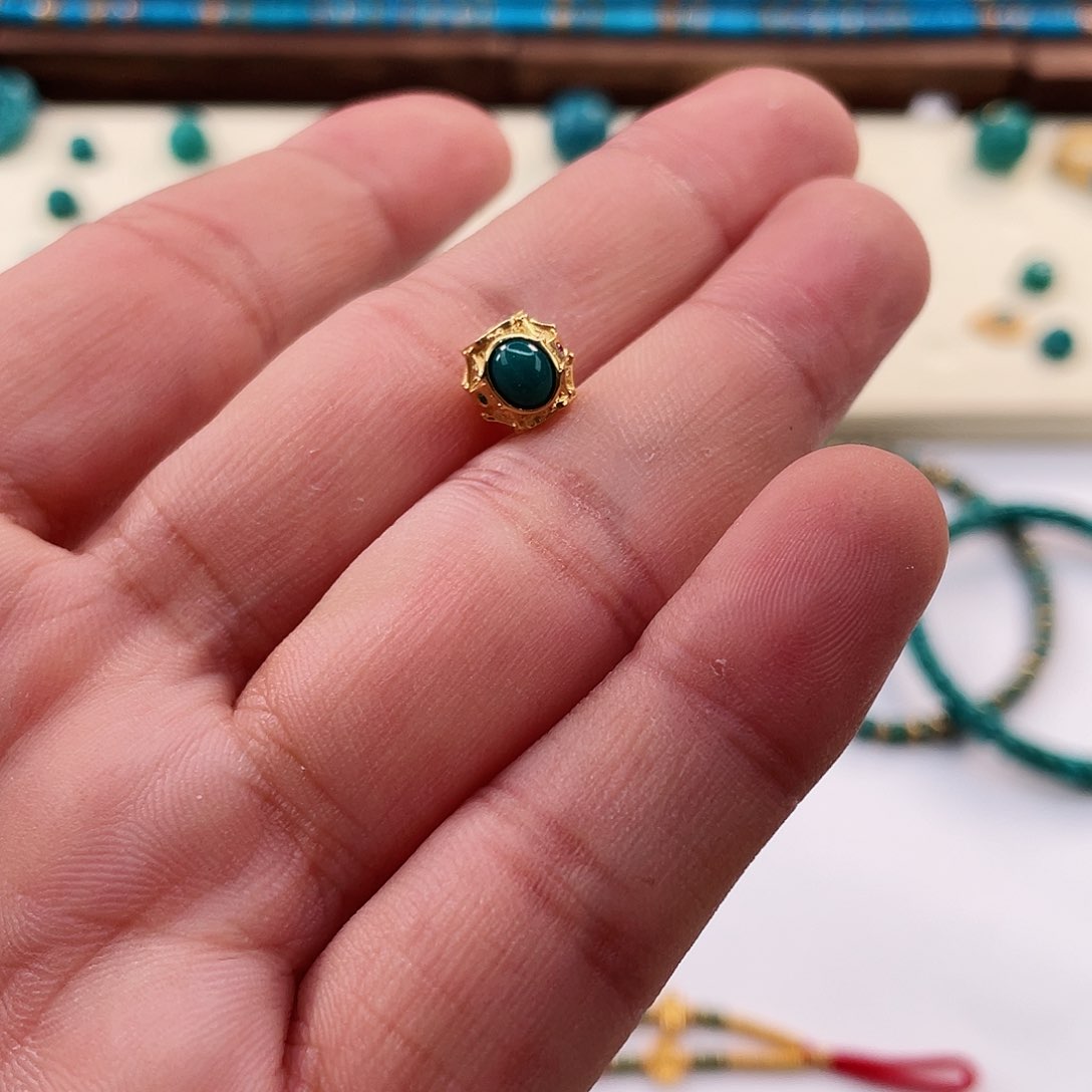 绿松石颈饰未镶嵌