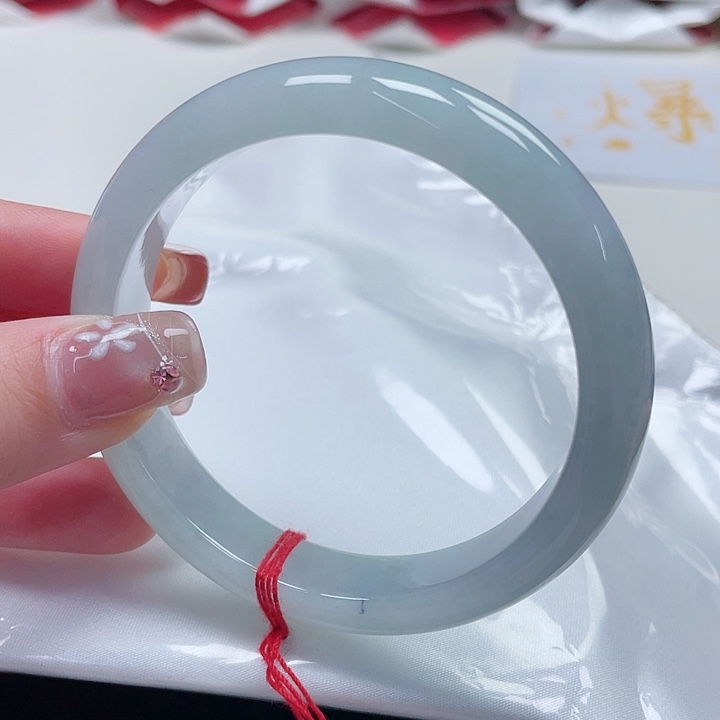 翡翠手镯未镶嵌缅甸