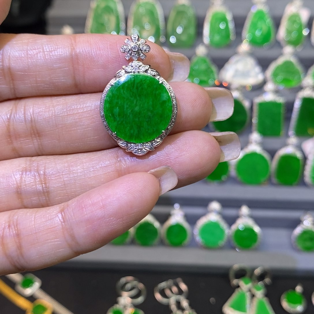 翡翠吊坠(不含链)18K金镶嵌吊坠