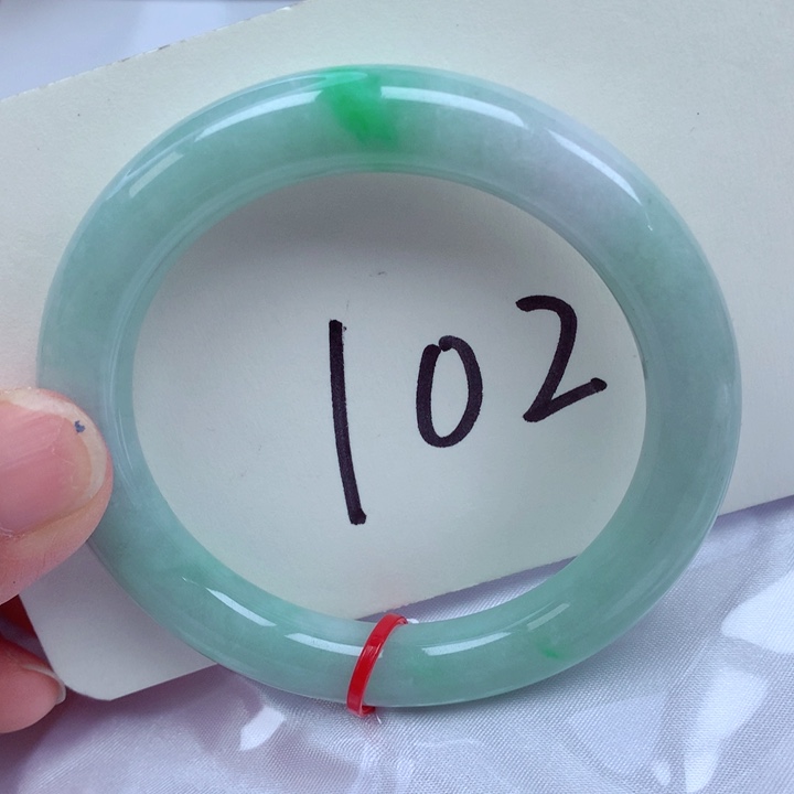 翡翠手镯未镶嵌翡翠