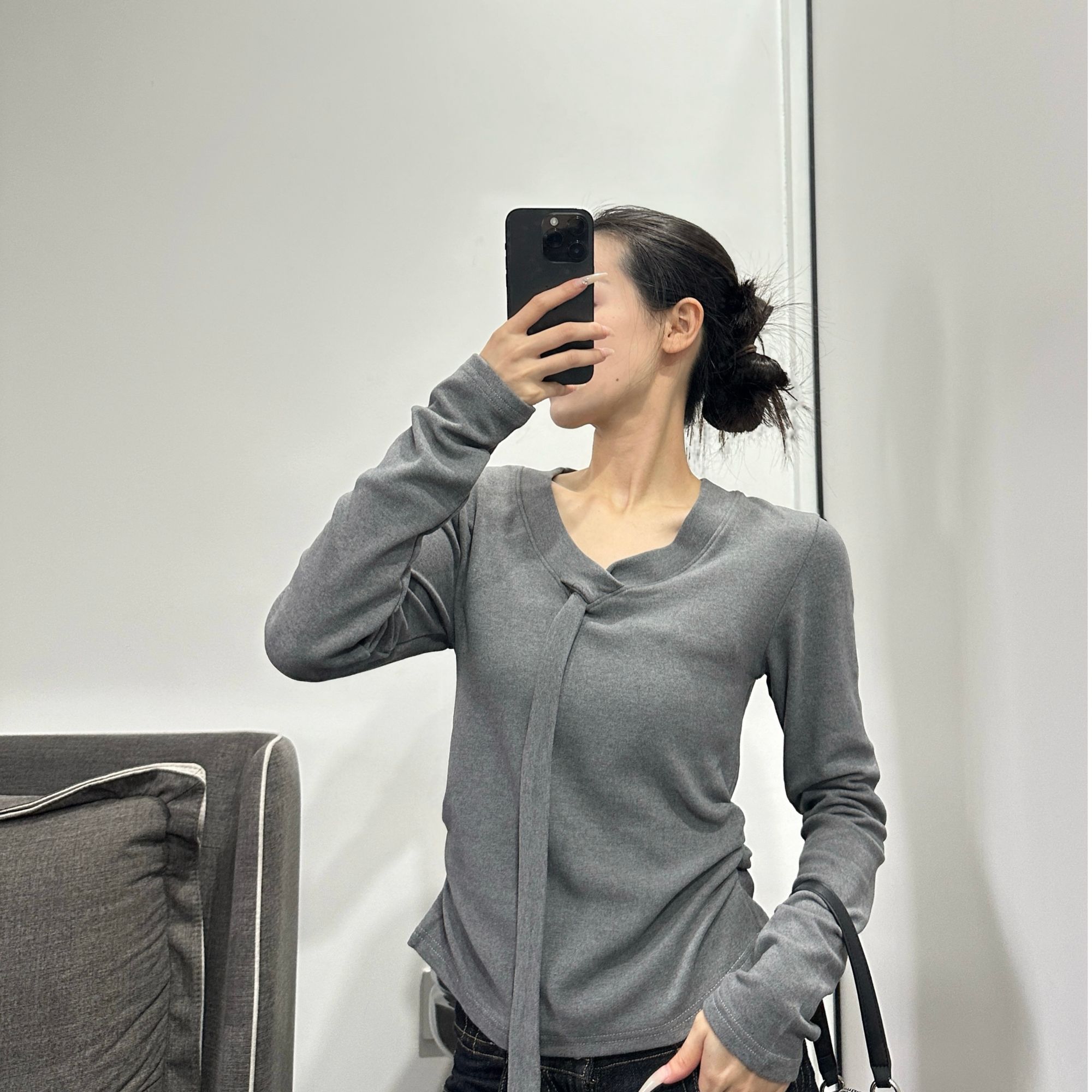 十三行女装打底衫2025冬季新款交叉飘带V领长袖T恤修身褶皱-3246