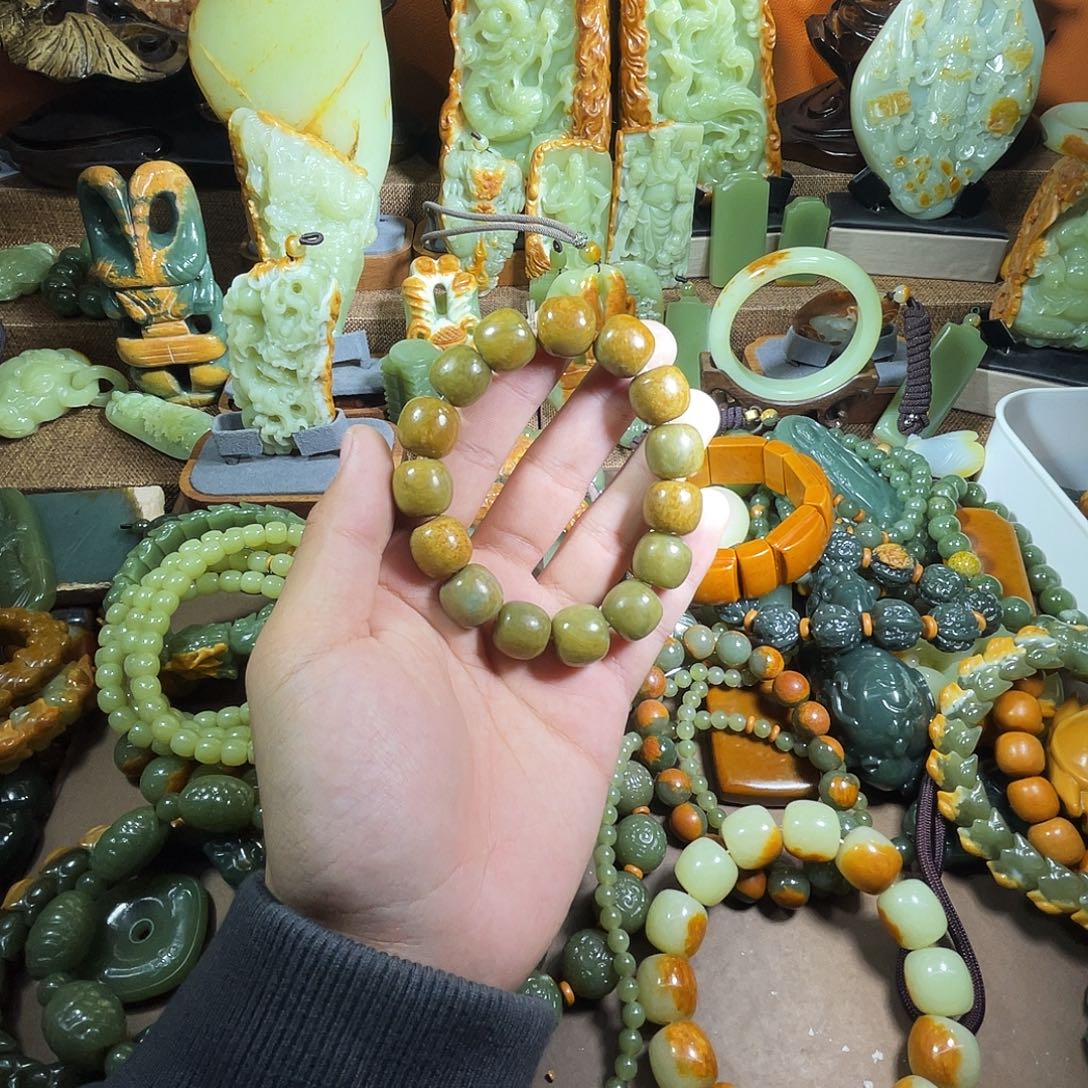 透闪石质玉未镶嵌珠宝奇石