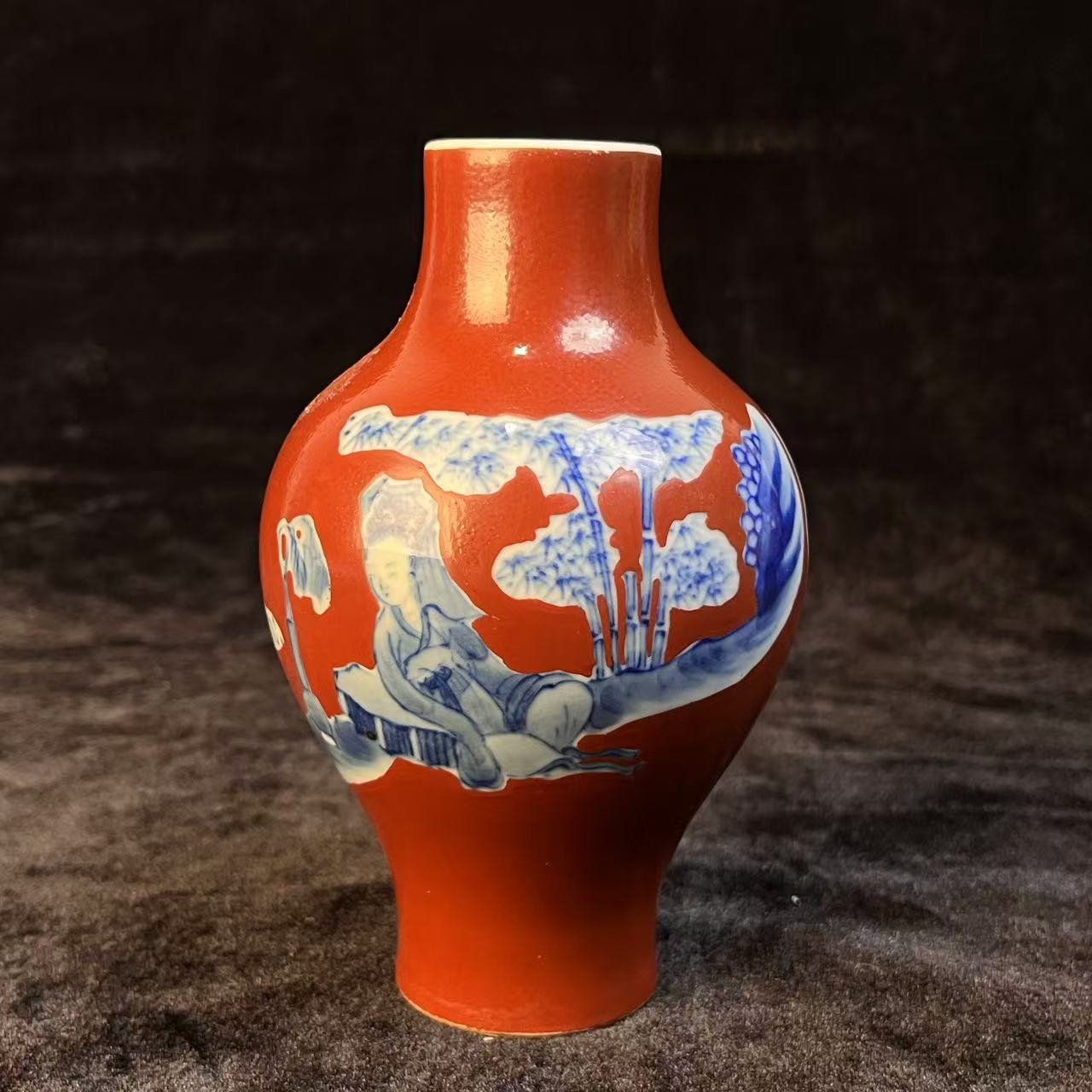 清代青花红釉人物赏瓶