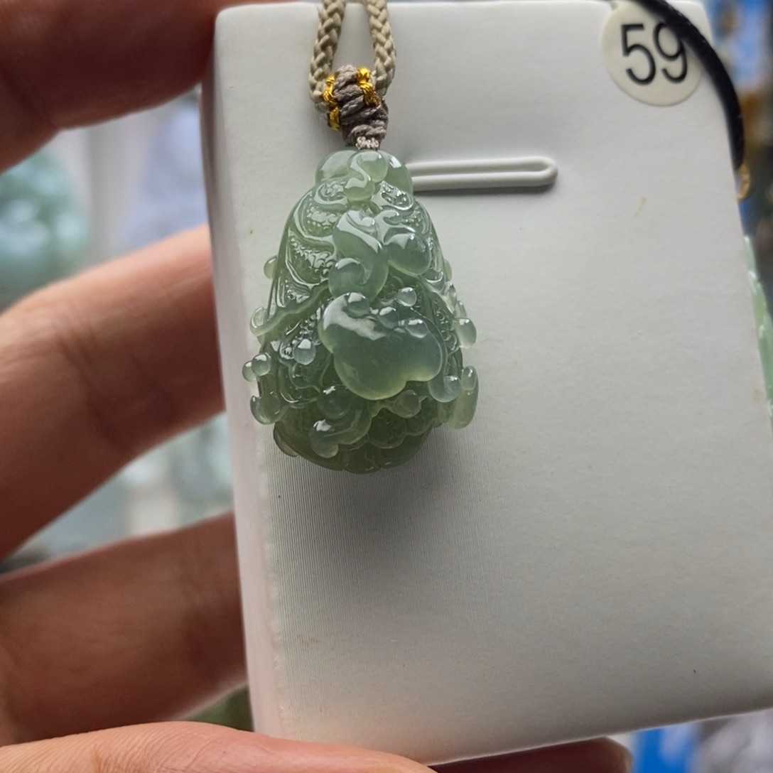 翡翠颈饰未镶嵌如意