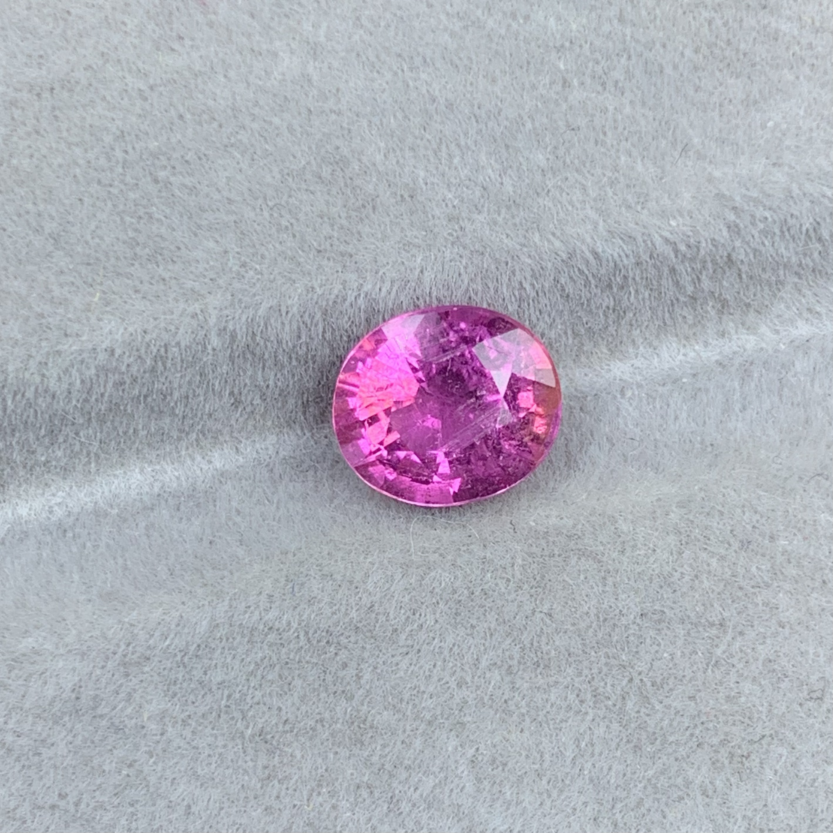 天然彩宝卢比莱碧玺裸石 椭圆6.7x7.7重1.6ct 颜色艳丽可配托
