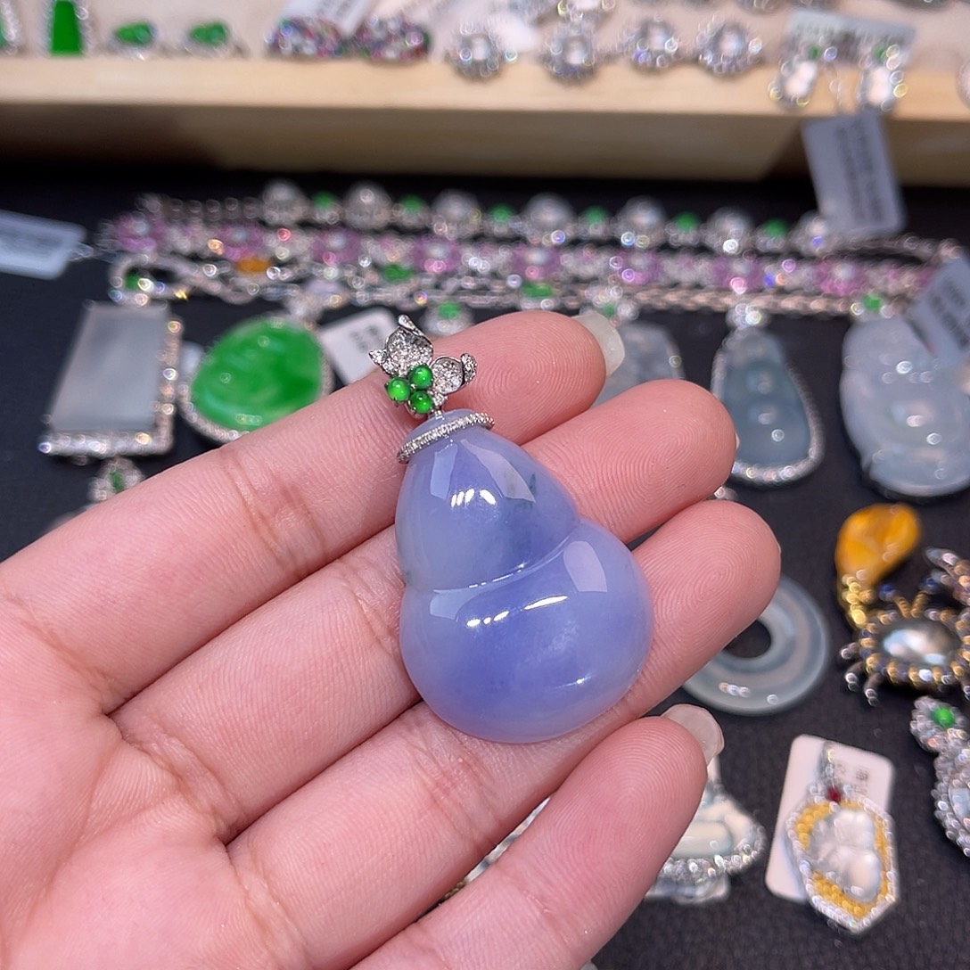 颈饰18K金镶嵌翡翠葫芦