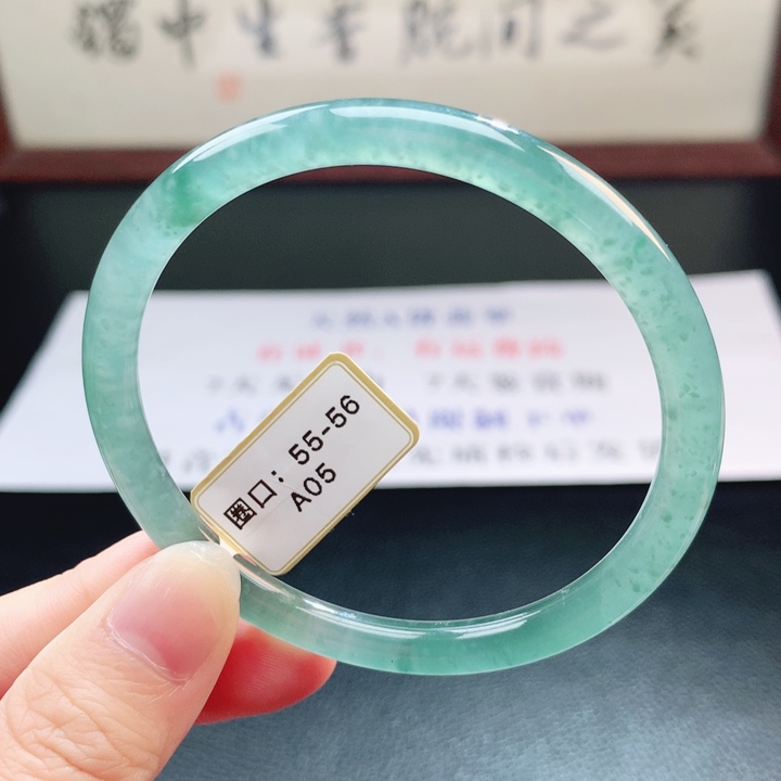 翡翠未镶嵌手镯翡翠手镯2