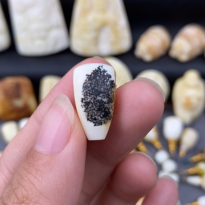 琥珀未镶嵌裸石11三通y55