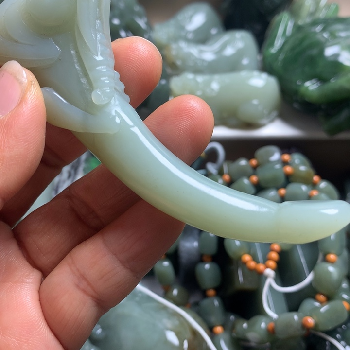 执***着和田玉未镶嵌颈饰