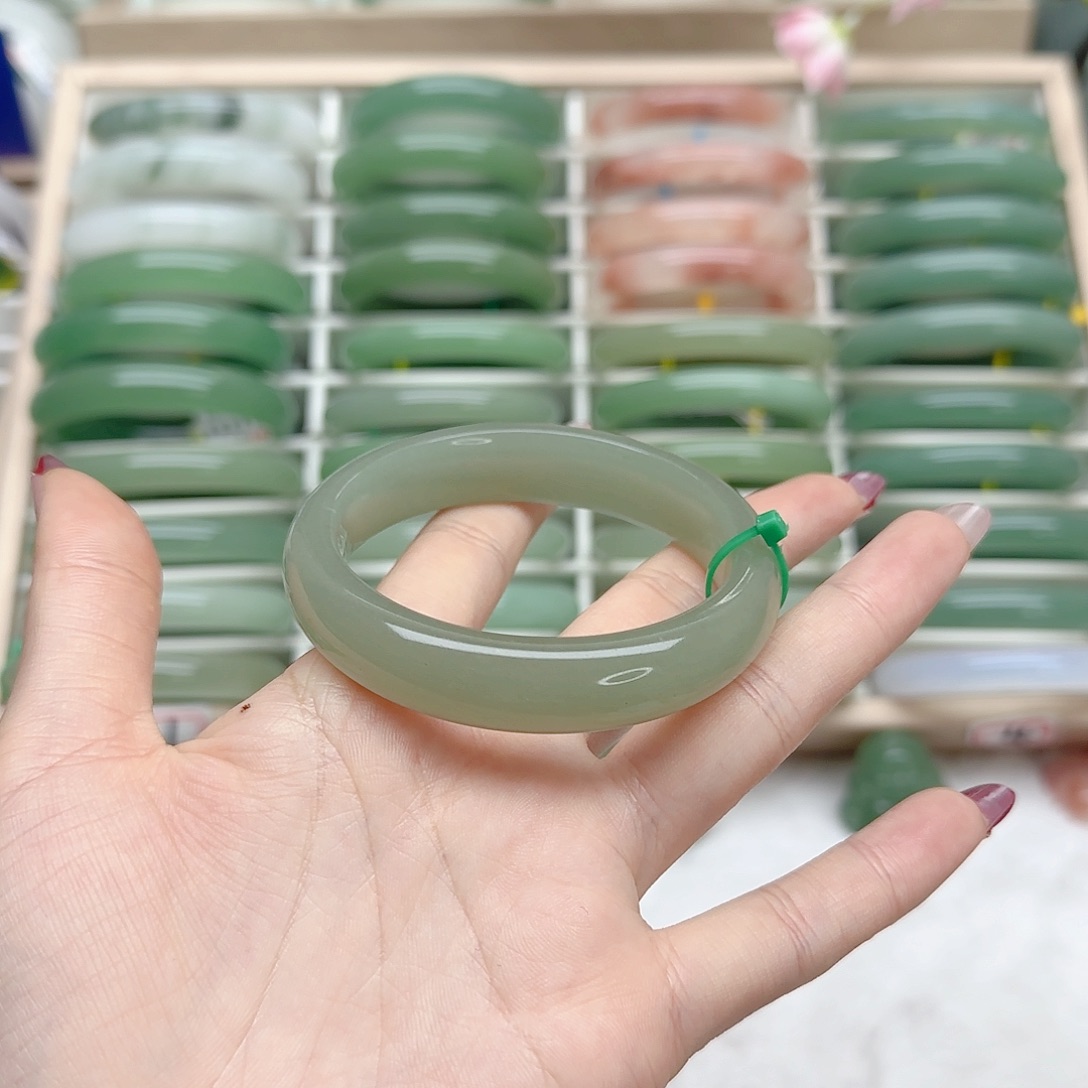 石英质玉手镯未镶嵌56口径