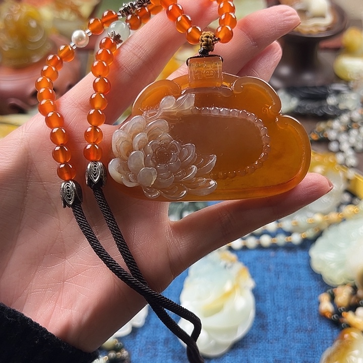 乌***圆蛇纹石玉合金颈饰