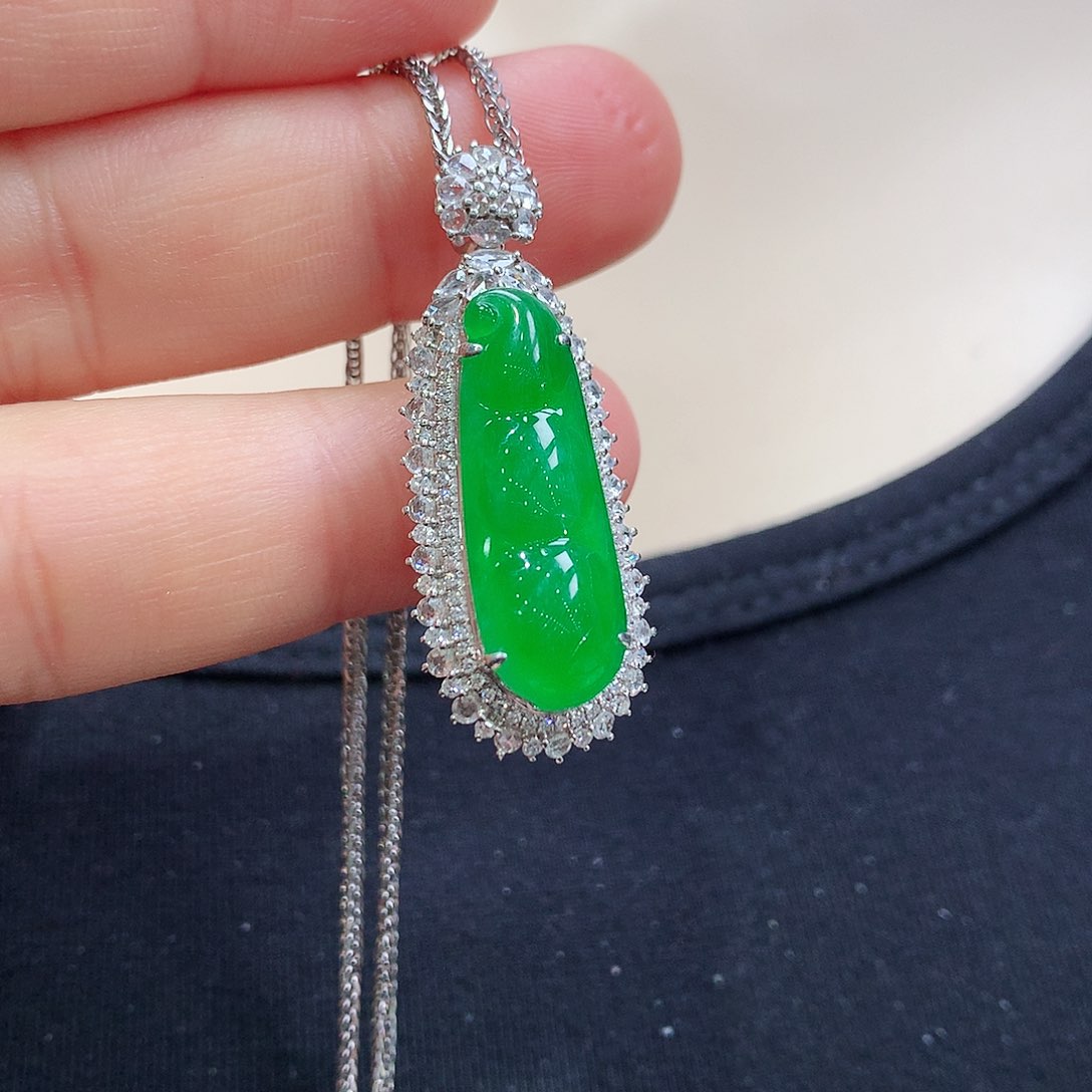 翡翠颈饰18K金镶嵌福豆