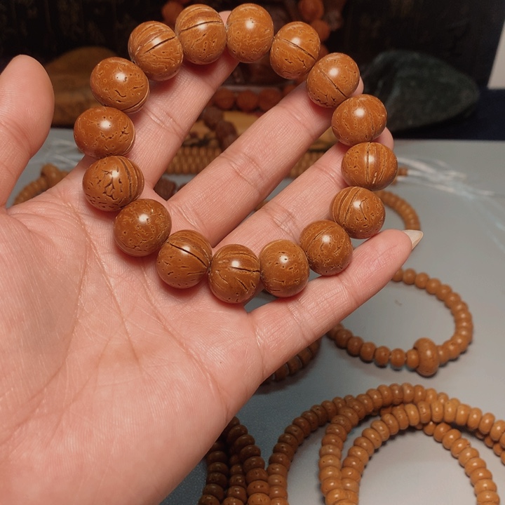 桃核吊坠郑***W桃核手串