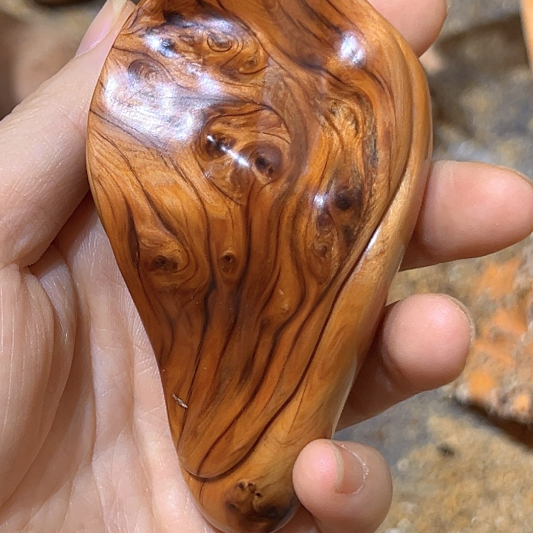 浓***意柏木（崖柏）太行崖柏虎皮纹手把件