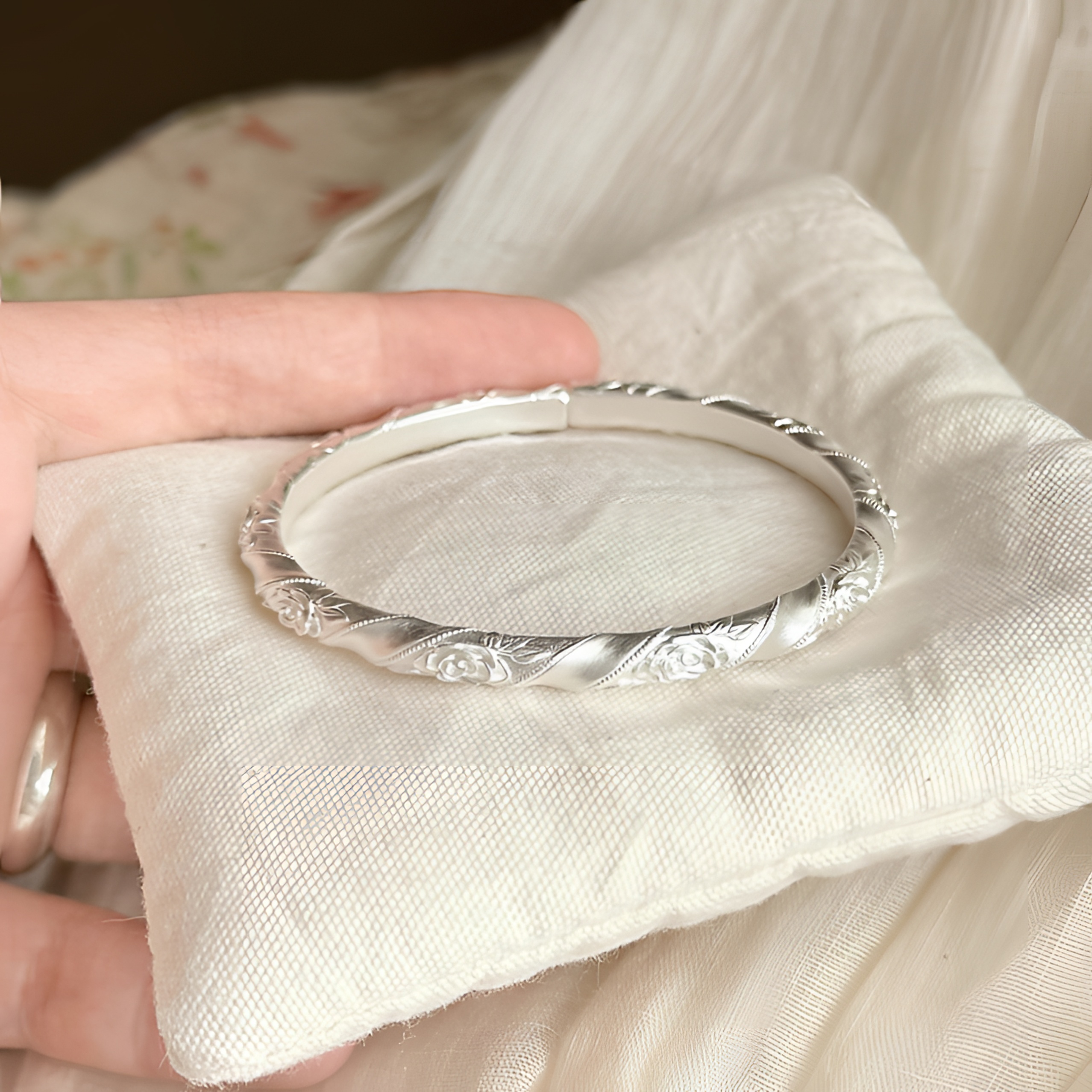 老凰祥足银999白山茶银手镯新中式复古精致百搭银手镯送女友礼物