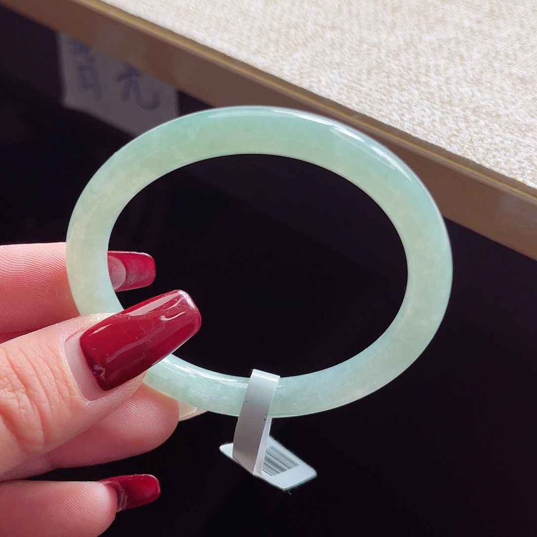 翡翠手镯未镶嵌手镯