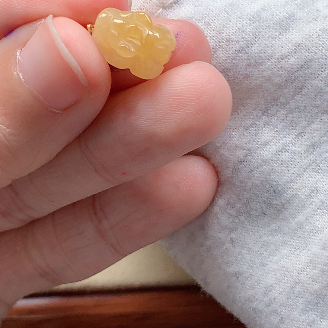 豆***呀翡翠未镶嵌颈饰是