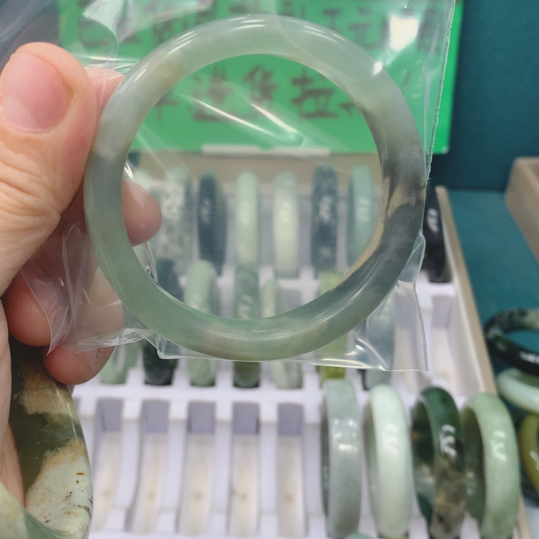 小***～蛇纹石玉未镶嵌手镯