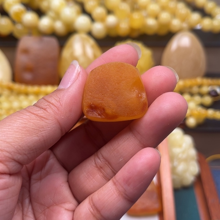 丽***萨琥珀未镶嵌珠宝奇石M12号原石