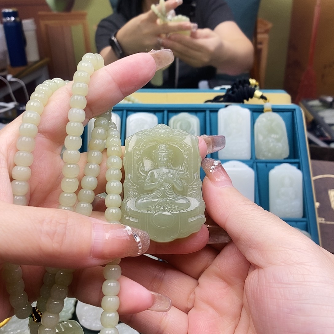 和田玉未镶嵌颈饰河**数