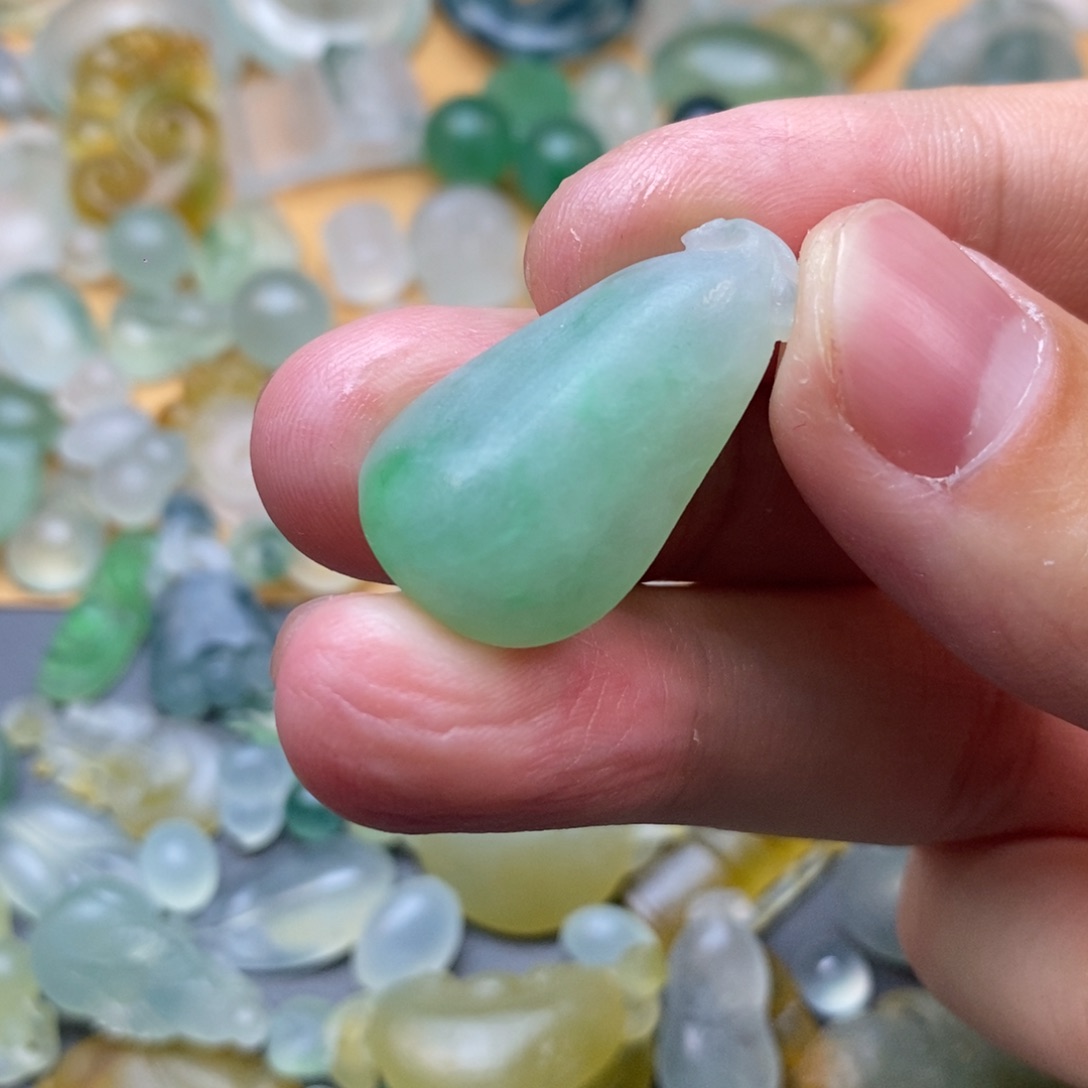 定制翡翠未镶嵌挂件