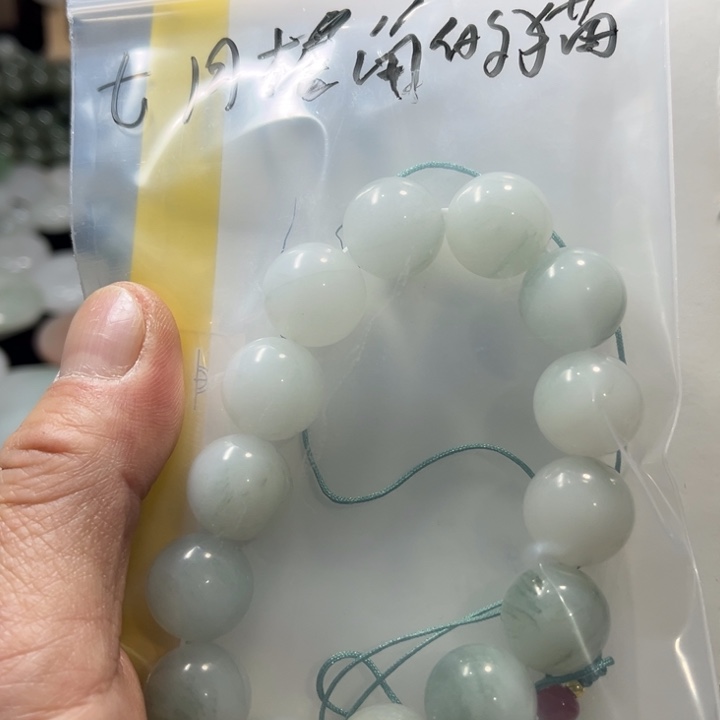 石英质玉未镶嵌颈饰