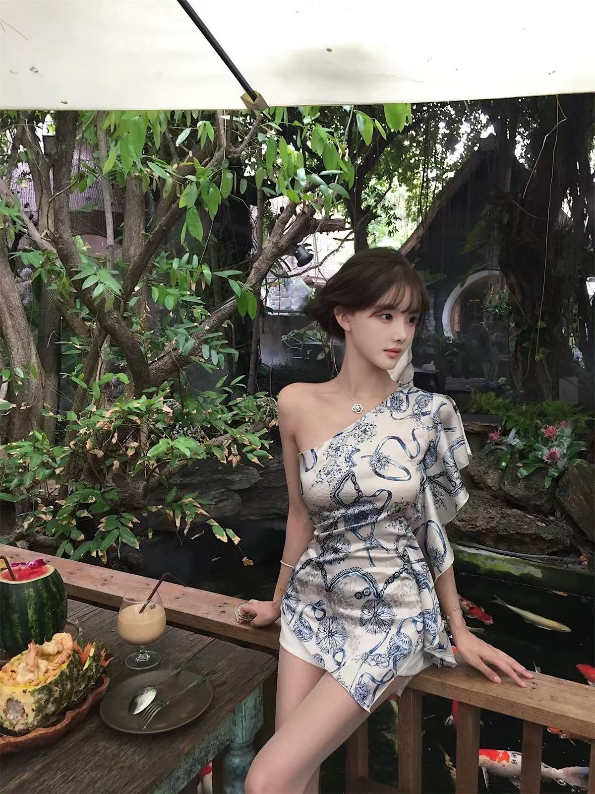 NOWNOW工作室夏季短袖卸肩连衣裙+高腰短裤