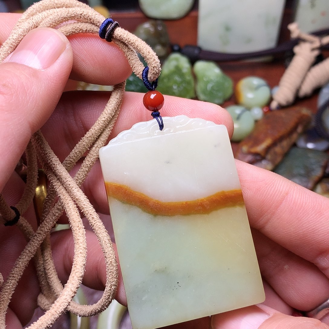 蛇纹石玉颈饰未镶嵌