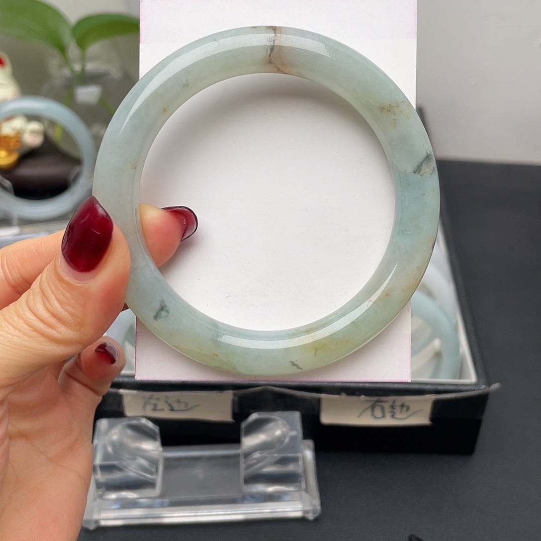 翡翠手镯未镶嵌58.5圆条小纹裂