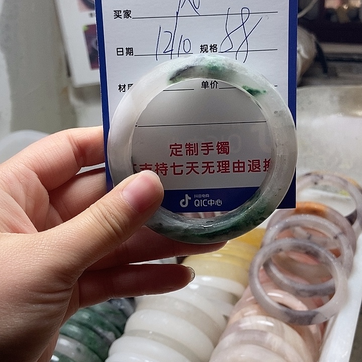 凤***石英质玉未镶嵌手镯