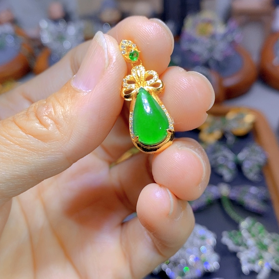 翡翠颈饰银S925镶嵌天然翡翠