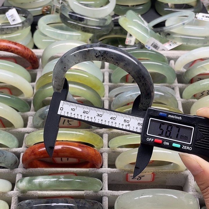 蛇纹石玉未镶嵌手镯28